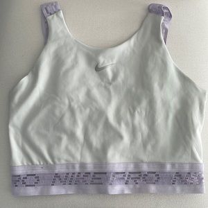 Nike Crop Top